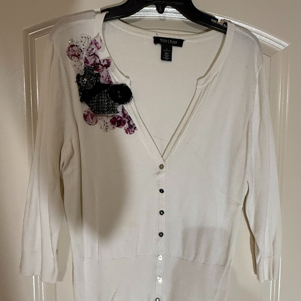 White House Black Market - White/Black/Purple V-Neck Appliqué Flower Cardigan